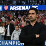 Mikel Arteta gestikuluje