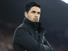 Mikel Arteta povedal, prečo je zodpovedný za šokujúcu prehru Arsenalu v FA Cupe so Southamptonom Mikel Arteta sa pozerá