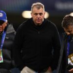 Majiteľ Chelsea Todd Boehly počas zápasu osemfinále Ligy majstrov 2025/2026 medzi Chelsea FC a Paris Saint-Germain FC na Stamford Bridge