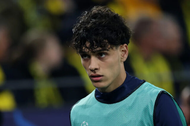 Mladý obranca Barcelony nemá záujem opustiť klub v súvislosti s Interom Miláno – správa
