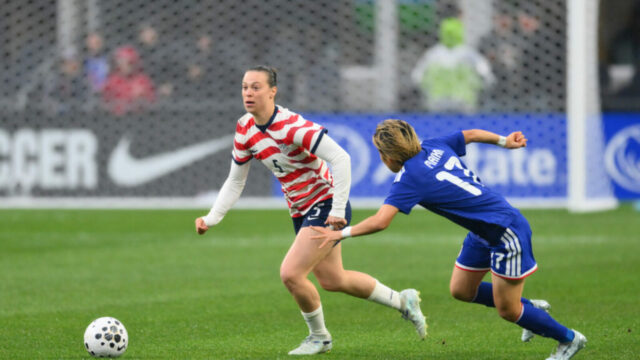 Mladý, rotovaný tím USWNT padá do Japonska jedna nula
