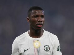Moises Caicedo sa rozhodol o budúcnosti Chelsea po tom, čo spoluhráči naznačili odchod Moises Caicedo