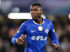 Moises Caicedo zdvojnásobil prestupovú pozíciu Chelsea a vystrelil z Realu Madrid jasný odkaz Moisés Caicedoof Chelsea počas zápasu osemfinále 2. kola UEFA Ligy majstrov 2025/26 medzi Chelsea FC a Paris Saint-Germain FC na Stamford Bridge 17. marca 2026 v Londýne, Anglicko