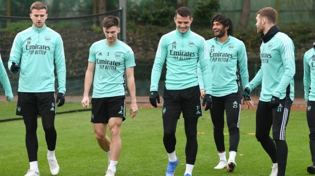 "Musel som urobiť rozhodnutie o prestupe Arsenalu - bolo zbytočné Calum Chambers of Arsenal po zápase osemfinále Carabao Cupu medzi Arsenalom a Leedsom United na Emirates Stadium 26. októbra 2021 v Londýne v Anglicku.