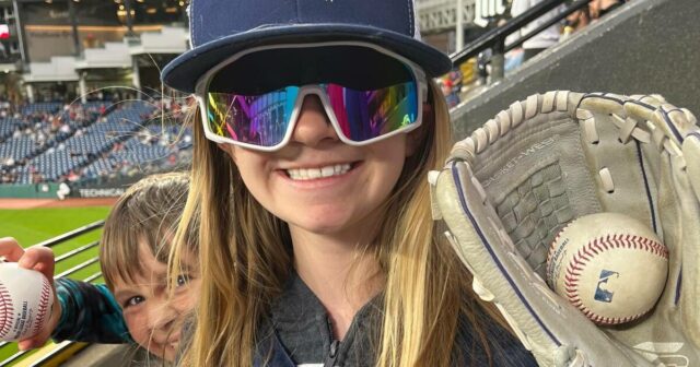 Muž z virálneho videa vracia homerun loptu mladému fanúšikovi Guardians
