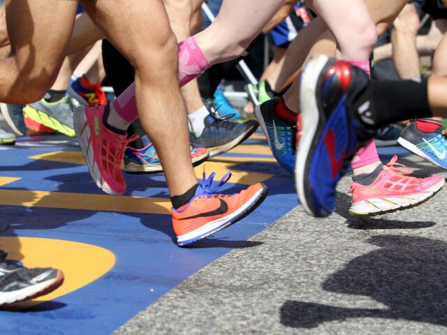 Muži pristihli súťažiacich ako ženy v prestížnom juhoafrickom maratóne | olympijské správy
