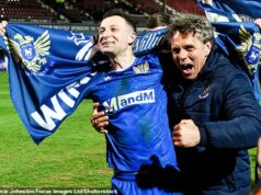 NEBO A PERTH: Vnútorný príbeh o tom, ako „ľudový hrdina“ Simo Valakari priviedol St Johnstone späť do Premiership, keď sa ho prvýkrát pýtali Manažér St Johnstone Simo Valakari a kapitán Jason Holt rozbehli párty
