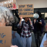 Na americkom veľvyslanectve v Tel Avive sa hemžia demonštranti a žiadajú koniec vojen | Americko-izraelská vojna proti Iránu