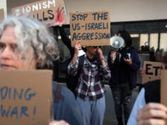 Na americkom veľvyslanectve v Tel Avive sa hemžia demonštranti a žiadajú koniec vojen | Americko-izraelská vojna proti Iránu Na americkom veľvyslanectve v Tel Avive sa hemžia demonštranti a žiadajú koniec vojen | Americko-izraelská vojna proti Iránu