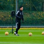 Glen Hoddle a Michael Owen počas Anglicka proti Tunisku na Stade Velodrome v Marseille počas Majstrovstiev sveta vo futbale vo Francúzsku 15. júna 1998. (Foto: David Ashdown/Getty Images)