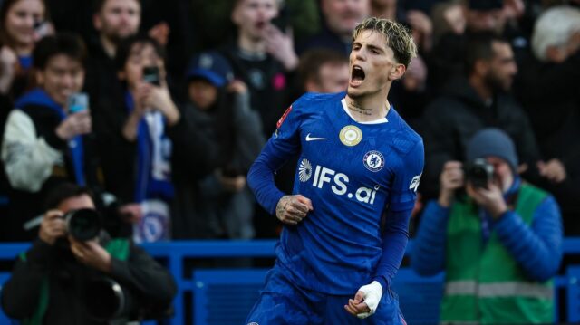 Alejandro Garnacho oslavuje 