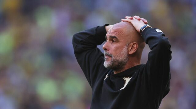 LONDÝN, ANGLICKO - 25. apríla: Pep Guardiola, manažér Manchestru City, reaguje počas semifinálového zápasu Emirates FA Cup medzi Manchestrom City a Southamptonom na štadióne Wembley 25. apríla 2026 v Londýne v Anglicku. (Foto: Michael Regan – The FA/The FA cez Getty Images)