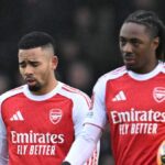 (LR) Gabiel Jesus a Eberech Eze z Arsenalu počas zápasu tretieho kola Emirates FA Cup medzi Portsmouthom a Arsenalom 11. januára 2026 v Portsmouthe v Anglicku.
