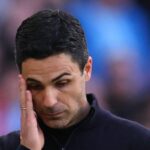 Mikel Arteta manažér / hlavný tréner Arsenalu reaguje počas zápasu Premier League medzi Manchestrom City a Arsenalom na Etihad Stadium