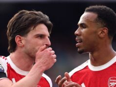 Najnovšie z Arsenalu: Mikel Arteta dostal prestupovú podporu, keď Declanovi Riceovi povedali brutálnu pravdu Declan Rice a Gabriel z Arsenalu interagujú počas zápasu Premier League medzi Manchestrom City a Arsenalom na Etihad Stadium