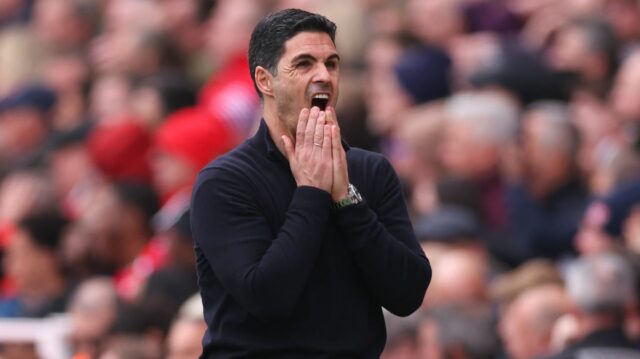 Najnovšie z Arsenalu: Mikel Arteta dostáva ostré varovanie, pretože ikona Mikel Arteta manažér / hlavný tréner Arsenalu reaguje počas zápasu Premier League medzi Arsenalom a Bournemouthom na Emirates Stadium 11. apríla 2026 v Londýne v Spojenom kráľovstve.