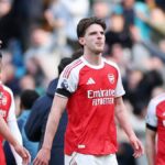 William Saliba z Arsenalu pred zápasom Premier League medzi Manchestrom City a Arsenalom na Etihad Stadium 19. apríla 2026 v anglickom Manchestri.