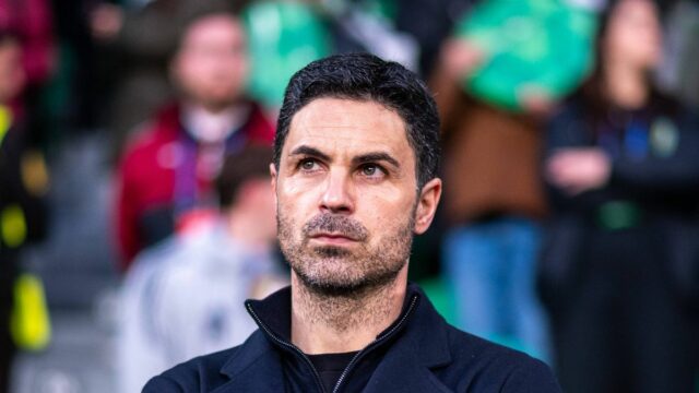 Mikel Arteta, hlavný tréner Arsenalu, je videný počas štvrťfinálového zápasu UEFA Champions League 2025/26 medzi Sporting Clube de Portugal a Arsenal FC na Estadio Jose Alvalade v Lisabone, Portugalsko, 7. apríla 2026. (Foto Miguel Lemos/NurPhoto cez Getty Images)