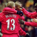 Nicolas Anelka z Liverpoolu sa rozcvičuje s Dannym Murphym pred zápasom medzi Aston Villou a Liverpoolom v FA Barclaycard Premiership vo Villa Parku v Birminghame.