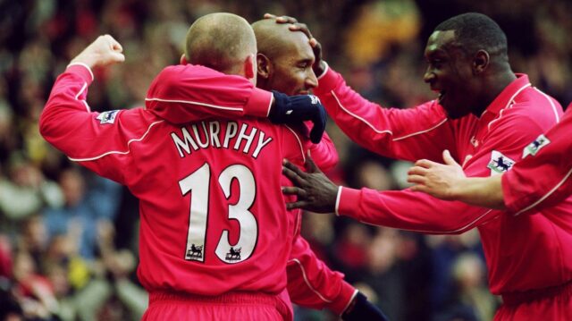 Najviac ma mrzelo, že som neprišiel do Liverpoolu – manažér Nicolas Anelka z Liverpoolu sa rozcvičuje s Dannym Murphym pred zápasom medzi Aston Villou a Liverpoolom v FA Barclaycard Premiership vo Villa Parku v Birminghame.