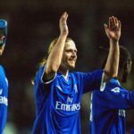 Emmanuel Petit počas zápasu 16. kola Ligy majstrov UEFA medzi Manchestrom United a Parížom Saint-Germain na Old Trafford 12. februára 2019 v Manchestri v Anglicku.