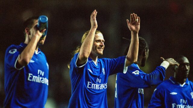 Emmanuel Petit počas zápasu 16. kola Ligy majstrov UEFA medzi Manchestrom United a Parížom Saint-Germain na Old Trafford 12. februára 2019 v Manchestri v Anglicku. 