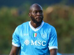 Neapolská nočná mora Romelua Lukakua, keďže bývalé eso Man Utd čelí suspendácii kvôli zraneniu Romelu Lukaku z Neapola sa zúčastňuje priateľského futbalového zápasu medzi Neapolom a Arezzo počas 6. dňa predsezónneho kempu SSC Neapol v Dimaro Folgarida, Trento, Taliansko, 22. júla 2025. (Foto: Ciro De Luca/NurPhoto cez Getty Images)