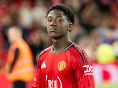 Nechať Kobbie Mainoo nasledovať dve hviezdy Man United z dverí by bolo trestné – teraz si nechali muža, ktorý by sa mohol stať jedným z najlepších anglických stredopoliarov svojej generácie, píše CHRIS WHEELER Kobbie Mainoo urobil dojem, odkedy ho Michael Carrick vyviedol z chladu v Manchestri United
