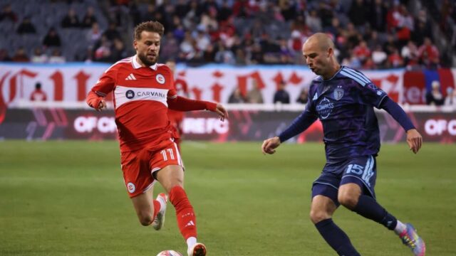 Neformálne Chicago zabíja Kansas City v druhej polovici baráže
