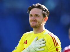 Nepravdepodobná hviezda Freddie Woodman sa teší z prvého štartu v Liverpoole Premier League – „Sen“ Freddie Woodman z Liverpoolu pozdravuje fanúšikov na plný úväzok po zápase Premier League medzi Evertonom a Liverpoolom na štadióne Hill Dickinson 19. apríla 2026 v Liverpoole v Anglicku.