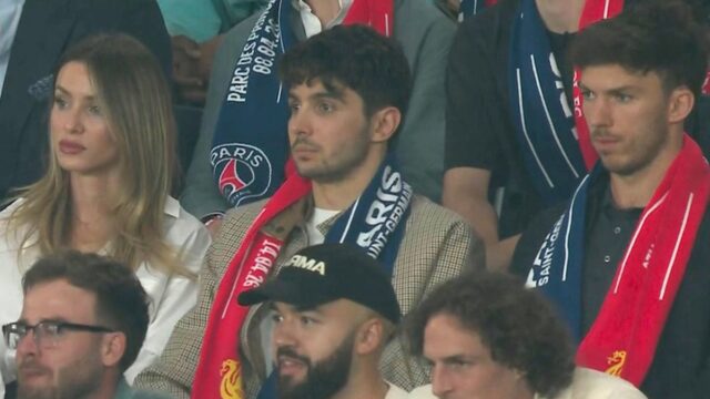 MELBOURNE, AUSTRÁLIA – 1. apríla: Esteban Ocon z Francúzska a BWT Alpine F1 Team (L) a Pierre Gasly z Francúzska a BWT Alpine F1 Team (R) počas kvalifikácie pred Veľkou cenou Austrálie F1 na okruhu Melbourne Grand Prix Circuit 1. apríla 2023 v austrálskom Melbourne. (Foto: Qian Jun/MB Media/Getty Images)