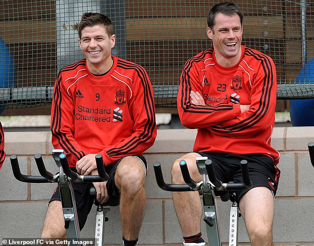 Nepríjemný moment Jamie Carragher urazil Roya Keana ako svojho stredného Nepríjemný moment Jamie Carragher urazil Roya Keana ako svojho stredného záložníka č. 1 Premier League naživo, keď expert Sky Sports vymenoval jeho top 10 – tak, kto sa umiestnil na prvom mieste?