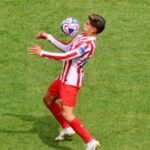 Neskorý gól Roberta Lewandowského vyhral posledný zápas FC Barcelona