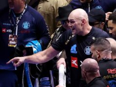 Netflix oznamuje, že sa Tyson Fury verzus Anthony Joshua udeje na jeseň – a tvrdí, že majú televízne práva – napriek tomu, že AJ odmietol výzvu, pretože má čo „vybaviť“ po smrteľnej autonehode. Tyson Fury burcoval výzvu na súboj s Anthonym Joshuom z ringu po jeho návrate