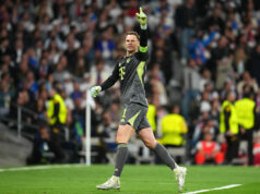 Neuer vysiela Fábio a dodáva jeden zo svojich najlepších UCL displejov Download app from appStore