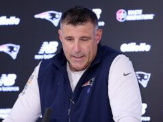 New England Patriots prerušili mlčanie o škandalizovanom trénerovi Mikeovi Vrabelovi bombovým vyhlásením niekoľko hodín pred draftom NFL Patriots podporili Mikea Vrabela uprostred škandálu Dianny Russini