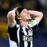 Anthony Gordon zmešká cestu Newcastlu do Arsenalu, ktorý bude bojovať o titul v sobotňajšom čajovom zápase, pre zranenie bedra, ktoré utrpel pred dvoma týždňami v Crystal Palace.