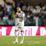 📹 Neymar odíde z ihriska s prstami v ušiach, buchne 'admin'; prečo