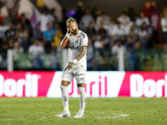 Neymar odíde z ihriska s prstami v ušiach, buchne ‚admin‘; prečo 📹 Neymar odíde z ihriska s prstami v ušiach, buchne 'admin'; prečo