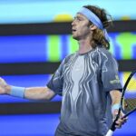 20. februára 2026, Dauha, Katar: Arthur Fils z Francúzska je videný v akcii proti Jakubovi Menšíkovi z Českej republiky počas semifinálového zápasu mužskej dvojhry na tenisovom turnaji ATP, Tennis Herren Qatar Exxonmobil Open 2026 v Khalifa International Tennis Complex. Arthur Fils vyhral nad Jakubom Menšíkom 6-4,7-6. Konečné skóre Arthur Fils vyhral Jakub Menšík 6-4, 7-6. Dauha, Katar – ZUMAs197 20260220_aaa_s197_355 Copyright: xNoushadxVariyattiyakkalx