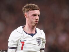 Nike pripúšťa, že „vyduté“ tričká na majstrovstvá sveta v Anglicku za 135 libier majú problém a „nespĺňajú“ štandardy – po tom, čo použili AI na „high-tech“ dizajn Nike uznala problém s vydutím ramena na najnovšom anglickom tričku