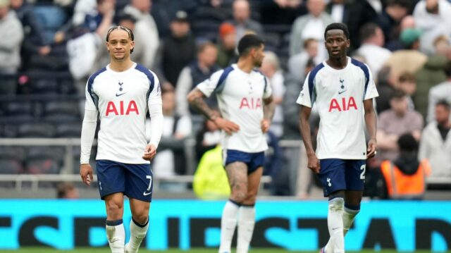 Holandský stredopoliar Tottenhamu Hotspur #07