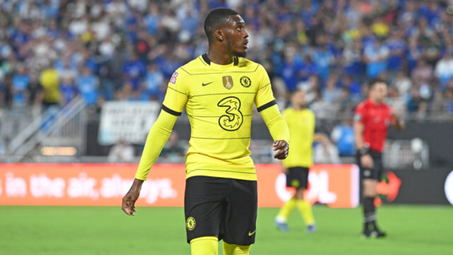 Nottingham Forest oficiálne potvrdil, že hviezdny útočník vynechá zápas Manchestru United v predposlednom zápase sezóny
