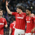Nottingham Forest si udržal šancu na semifinále Aston Villa po bizarnom vlastnom góle