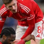 Elliot Anderson si v sobotu oddýchol na otvorenom tréningu Nottingham Forest, zatiaľ čo Ola Aina sleduje samostatný program.