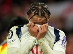 Nová mzda každého hráča Tottenhamu, ak zostúpi, Xavi Simons stratí 100 000 £ týždenne Holandský stredopoliar Tottenhamu Hotspur #07 Xavi Simons reaguje po 16. kole futbalového zápasu Ligy majstrov UEFA medzi Tottenhamom Hotspur a Atleticom Madrid na štadióne Tottenham Hotspur v Londýne 18. marca 2026.