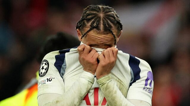 Nová mzda každého hráča Tottenhamu, ak zostúpi, Xavi Simons stratí Holandský stredopoliar Tottenhamu Hotspur #07 Xavi Simons reaguje po 16. kole futbalového zápasu Ligy majstrov UEFA medzi Tottenhamom Hotspur a Atleticom Madrid na štadióne Tottenham Hotspur v Londýne 18. marca 2026.