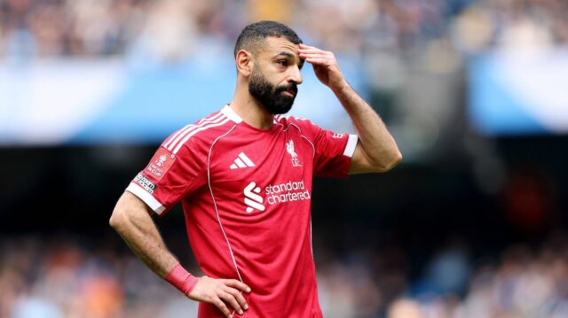 Obavy Mohameda Salaha okamžite vzniesli po čine hviezdy Liverpoolu – MANCHESTER, ANGLICKO - 4. apríla: Mohamed Salah z Liverpoolu reaguje počas štvrťfinále Emirates FA Cup medzi Manchester City a Liverpool na Etihad Stadium 4. apríla 2026 v Manchestri v Anglicku. (Foto: Michael Regan/Getty Images)