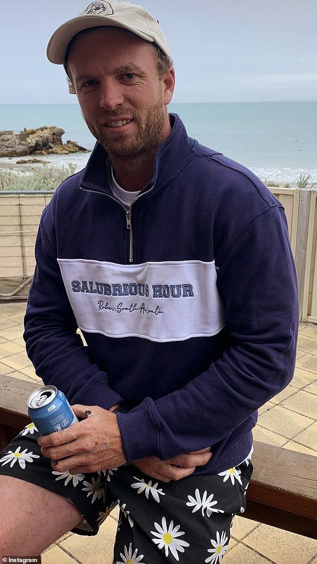 Obavy o nezvestného brata hviezdy AFL Jordana Dawsona Jaryda: Rozbieha Brat kapitána Adelaide Crows Jordana Dawsona je nezvestný takmer 24 hodín, pričom obavy o jeho bezpečnosť prinútili jeho manželku, aby verejne prosila o pomoc.