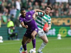 Obranca Tony Ralston vyzýva hráčov veľkých hier Celticu, aby využili všetky svoje skúsenosti v boji o titul Celtic obranca Tony Ralston mal vzácny štart, keď vyhral 1:0 proti St Mirren